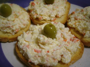 9 Canapés fríos y un canapé caliente: Canapé de palito de cangrejo