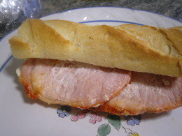 Receta de bocadillo con lomo y pimientos caramelizados