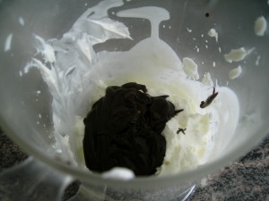 Vasos de chocolate rellenos de trufa