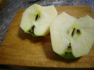 Ensalada de pollo con manzana y queso