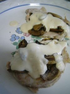 Lomo con Mi-cuit de pato y champiñones