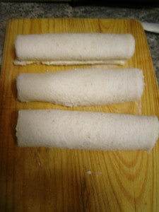 Rollo de tostada francesa con salmón